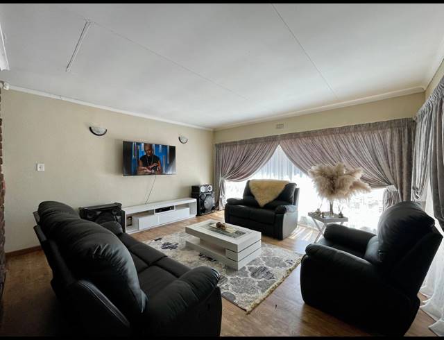 3 BEDROOM HOUSE FOR SALE IN THREE RIVERS EAST